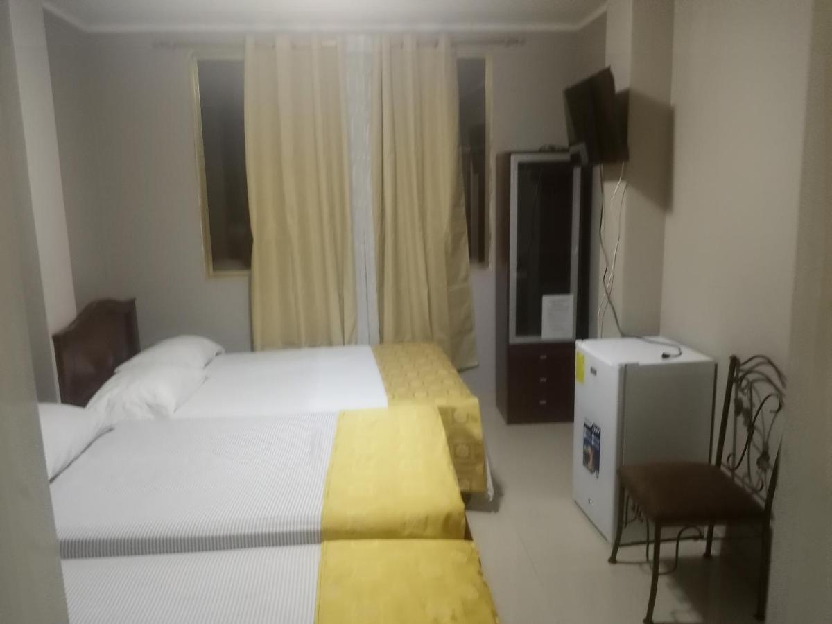 Hotel Premier Inn Manta Kültér fotó